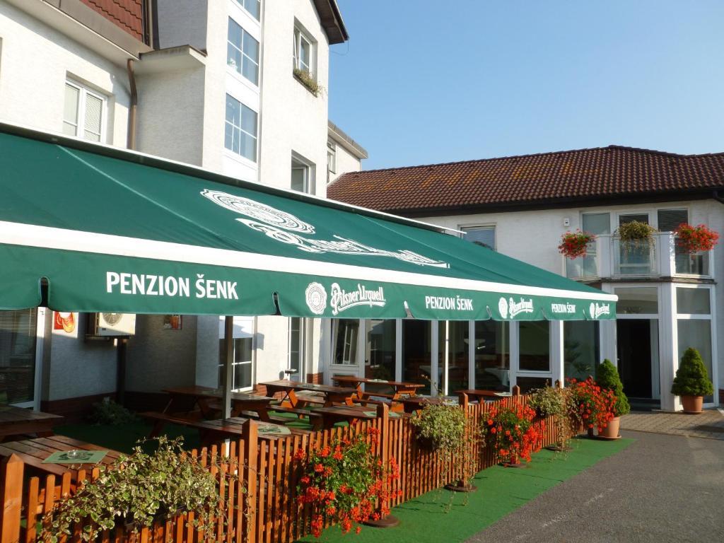 Penzion Šenk Pardubice Esterno foto